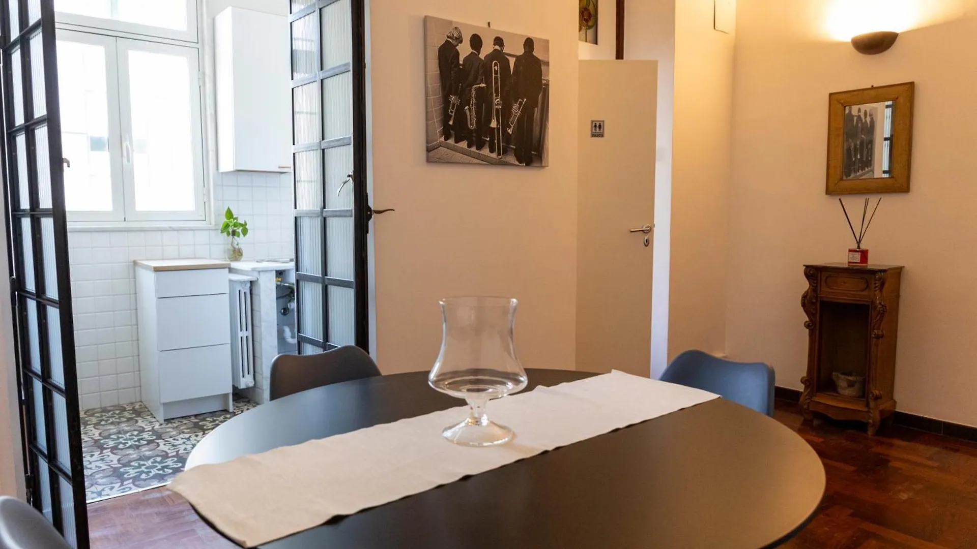 Sulla Via Del Teatro Apartment Bari 0*,  Italy