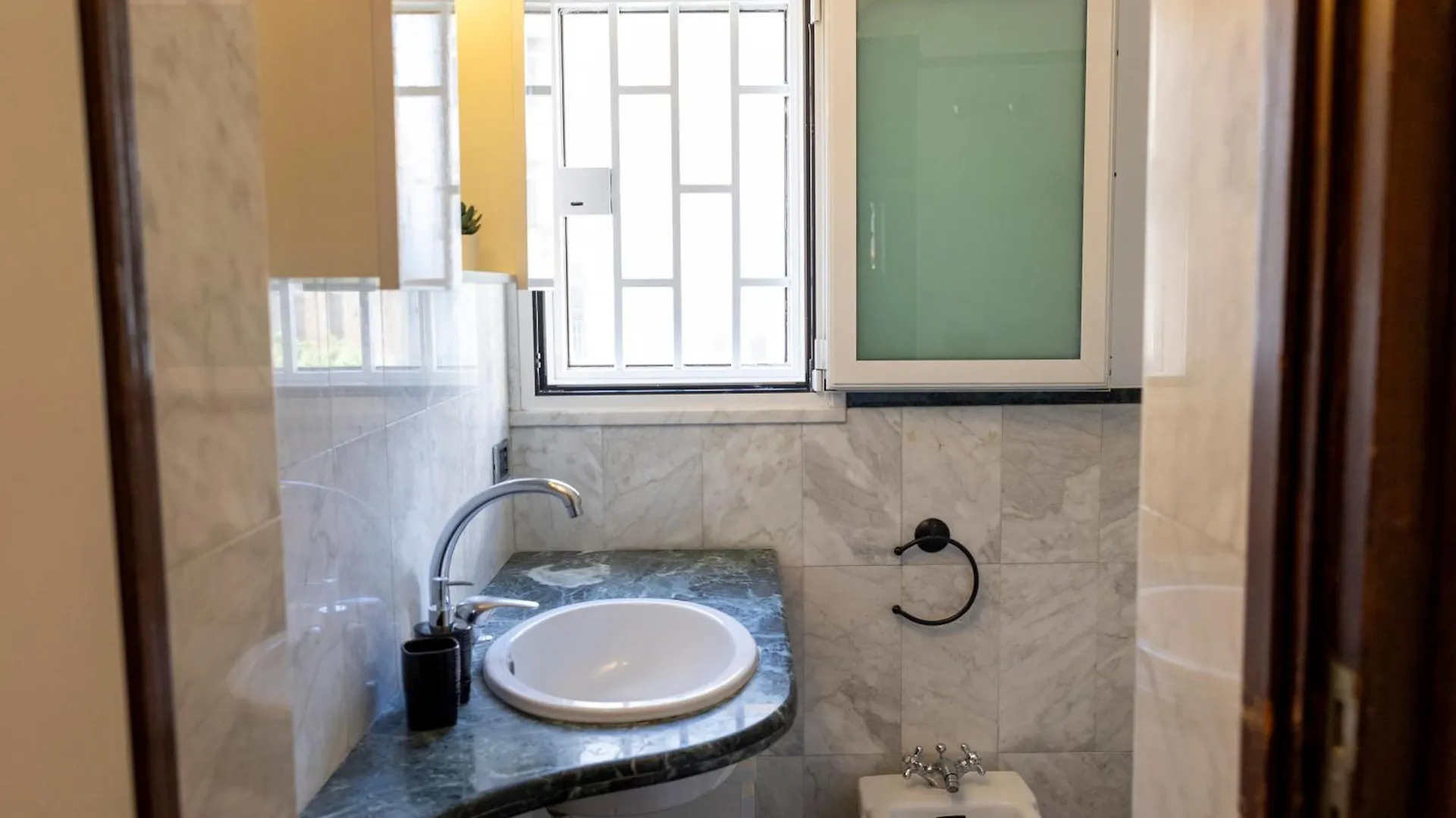 Sulla Via Del Teatro Apartment Bari